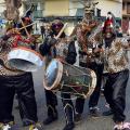 A Ivrea (Italie), les carnavaliers s'affrontent en se jetant